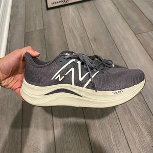 New Balance FuelCell Propel